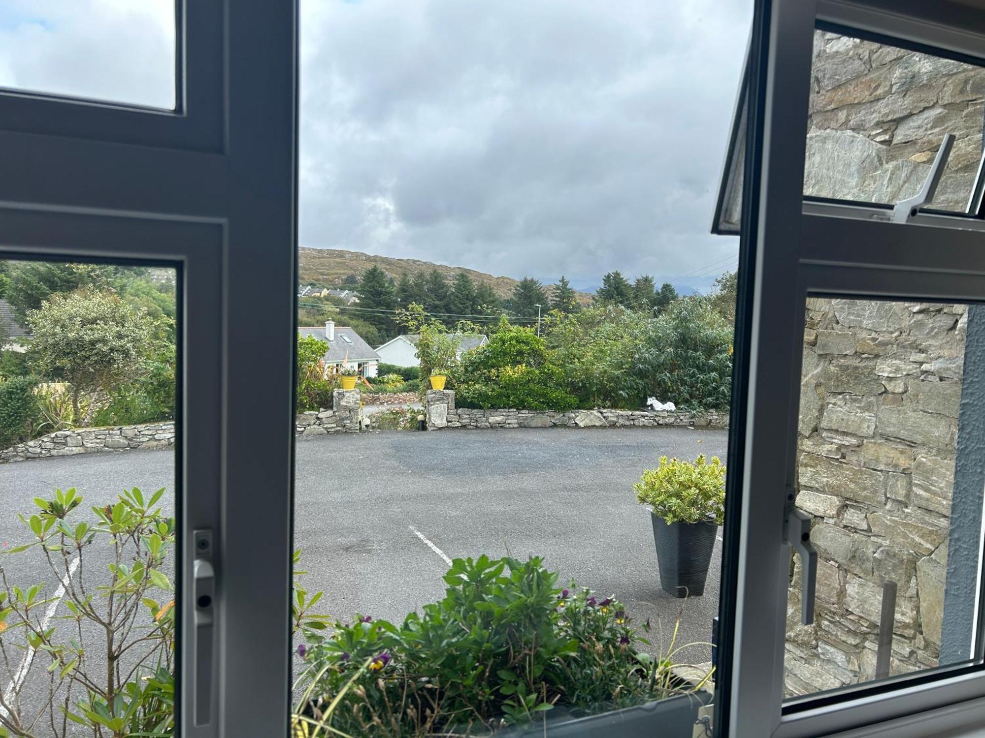 Buttermilk Lodge Guest Accommodation Clifden Esterno foto